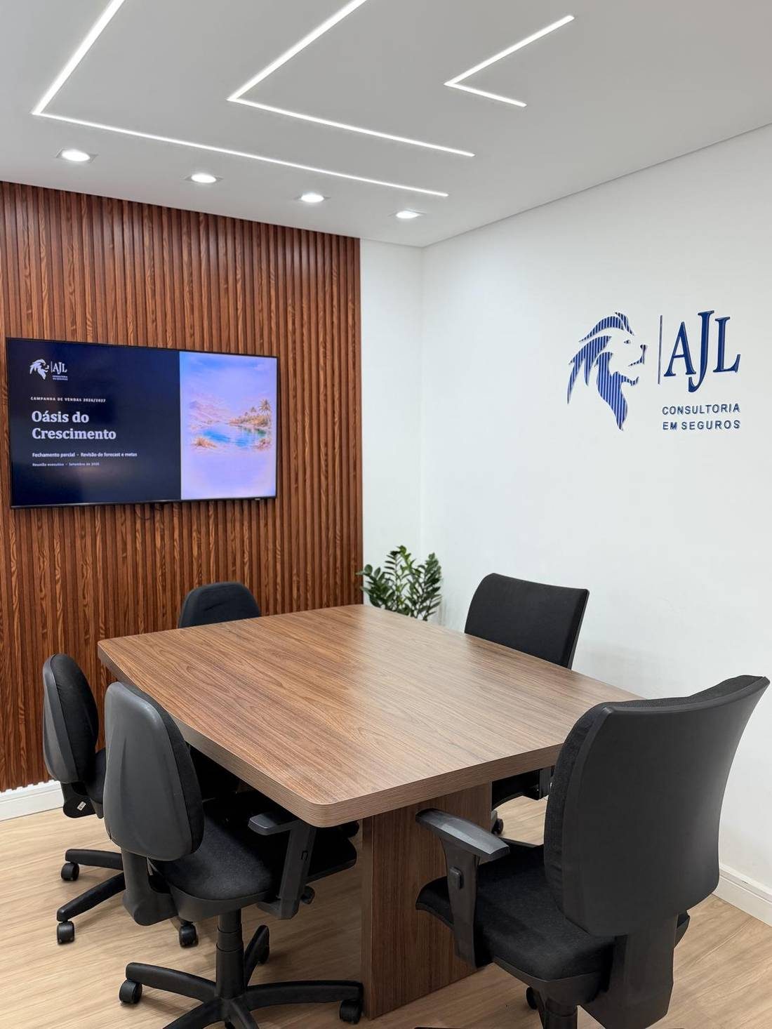 Sala de reunião da AJL Consultoria em Planos de Saúde, em São Paulo